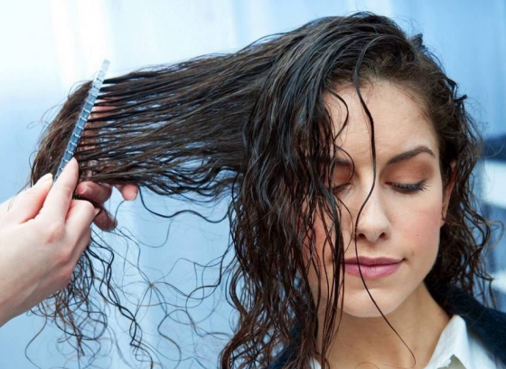 5 thói quen khiến tóc hư tổn